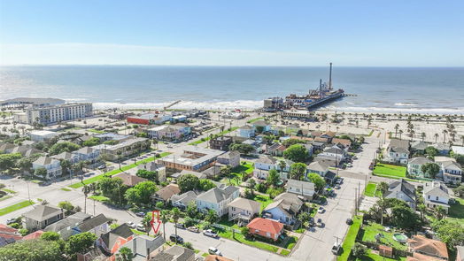 Galveston 2-story, 4-bed 2520 Avenue P 1/2-idx