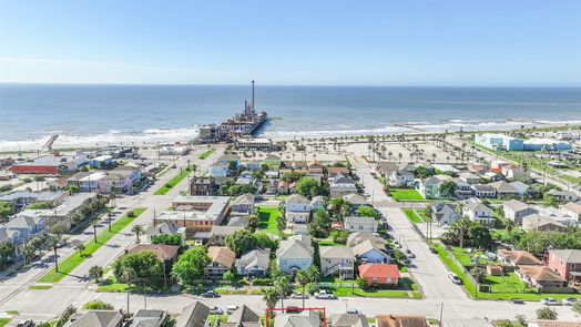 Galveston 2-story, 4-bed 2520 Avenue P 1/2-idx