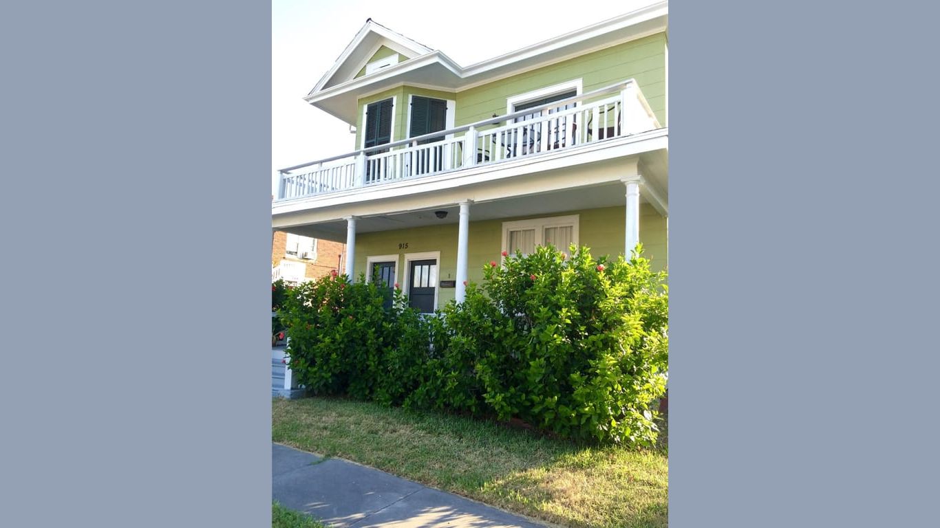 Galveston 2-story, null-bed 915 11th Street-idx