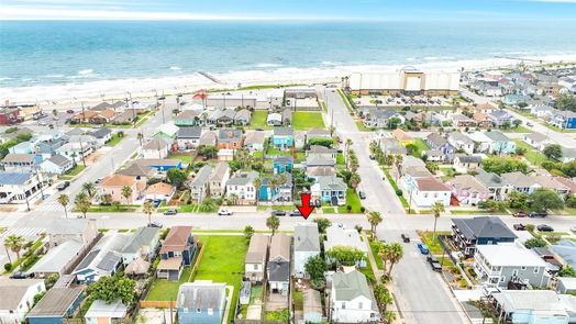 Galveston 2-story, 3-bed 1624 Avenue N 1/2-idx