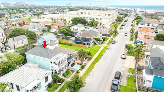 Galveston 2-story, 3-bed 1624 Avenue N 1/2-idx