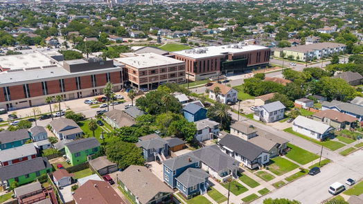 Galveston 2-story, 3-bed 4014 Avenue R 1/2-idx