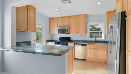 Galveston null-story, 2-bed 104 Trout Street-idx