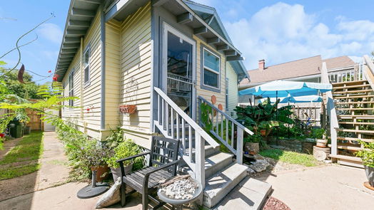 Galveston 1-story, 2-bed 3720 Avenue P 1/2-idx