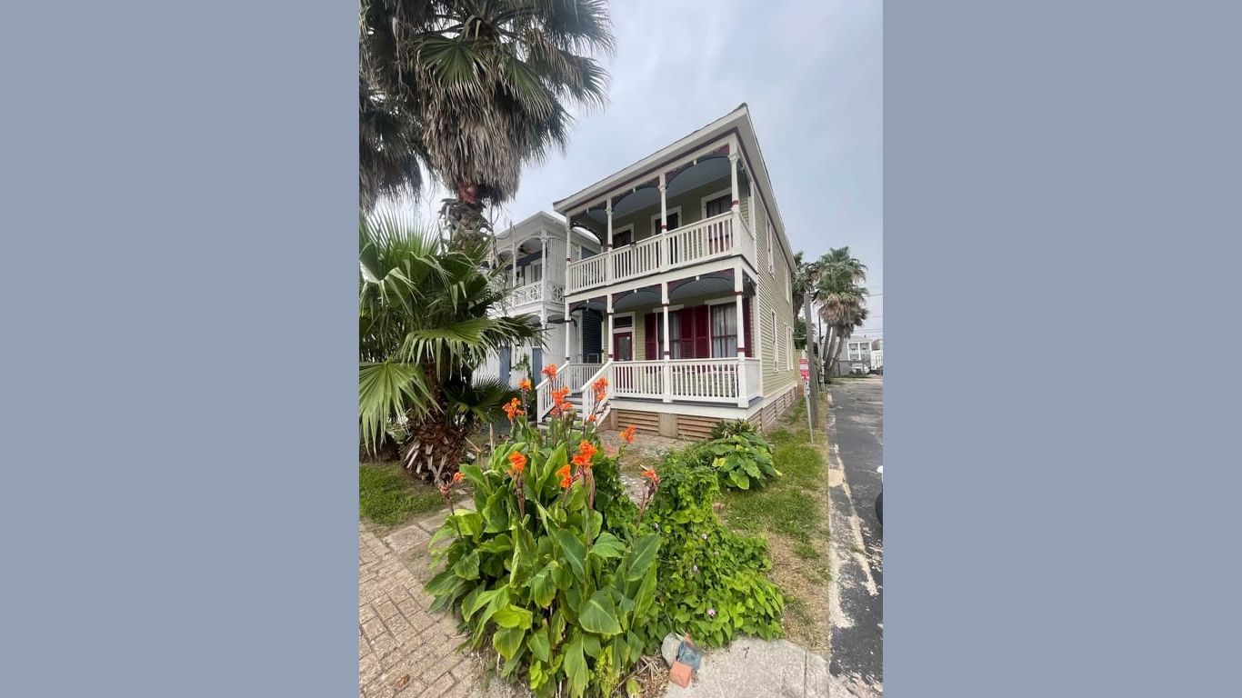 Galveston 2-story, 3-bed 2410 Winnie Street-idx