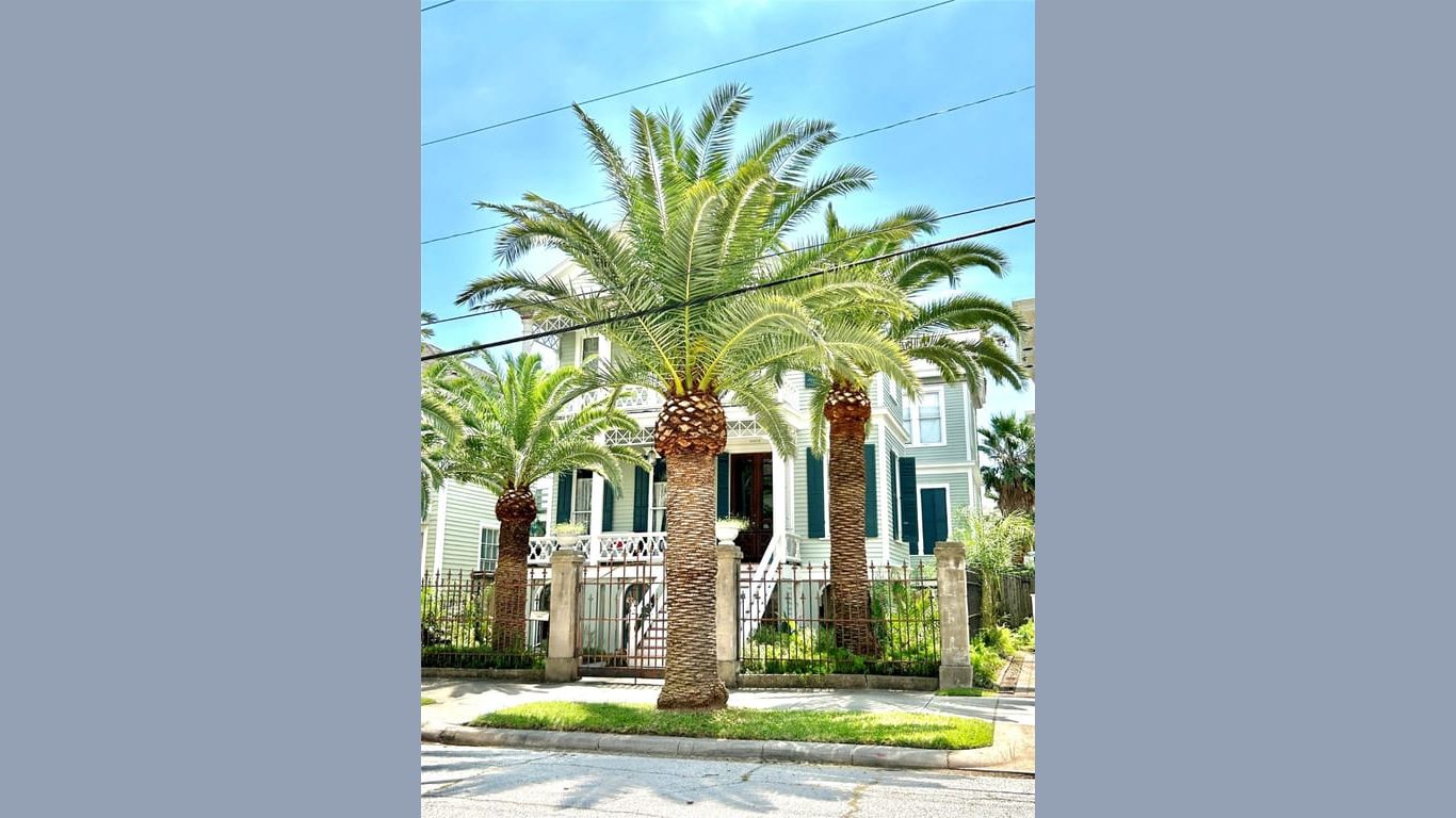 Galveston 2-story, 6-bed 2113 Ball-idx