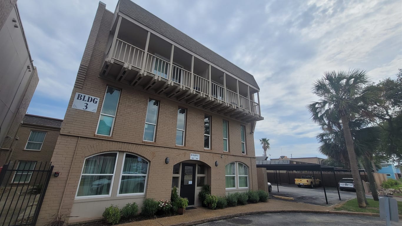 Galveston 1-story, 1-bed 215 Post Office Street 303-idx