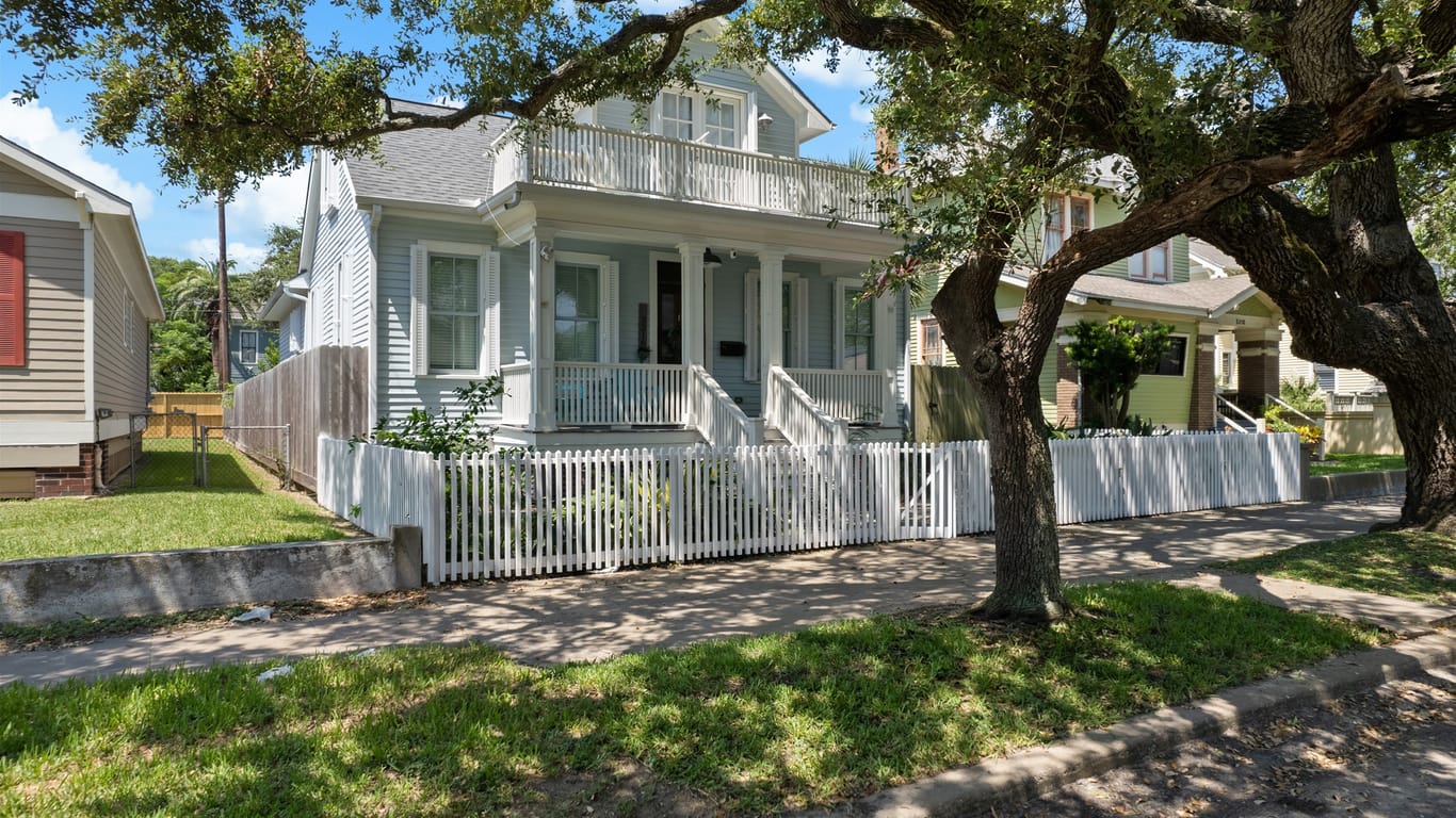 Galveston 2-story, 3-bed 3216 Avenue Q-idx