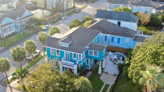 Galveston 2-story, 3-bed 2401 Avenue O 1/2-idx