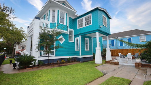 Galveston 2-story, 3-bed 2401 Avenue O 1/2-idx