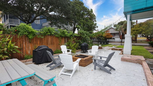 Galveston 2-story, 3-bed 2401 Avenue O 1/2-idx