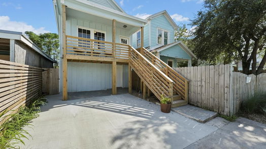 Galveston 2-story, 3-bed 1009 Avenue L-idx