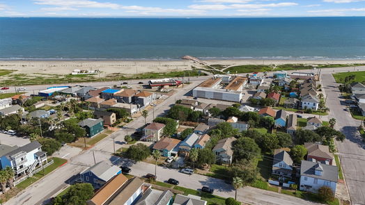 Galveston 2-story, 3-bed 1009 Avenue L-idx