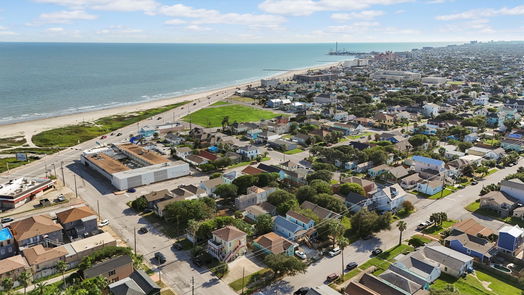 Galveston 2-story, 3-bed 1009 Avenue L-idx