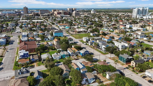 Galveston 2-story, 3-bed 1009 Avenue L-idx