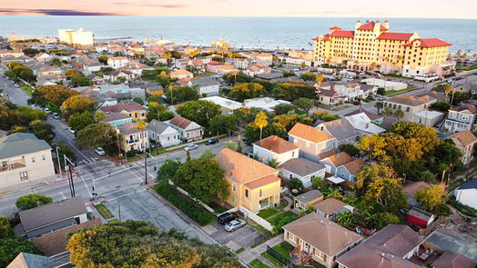 Galveston 2-story, 6-bed 1701 Moody Avenue-idx