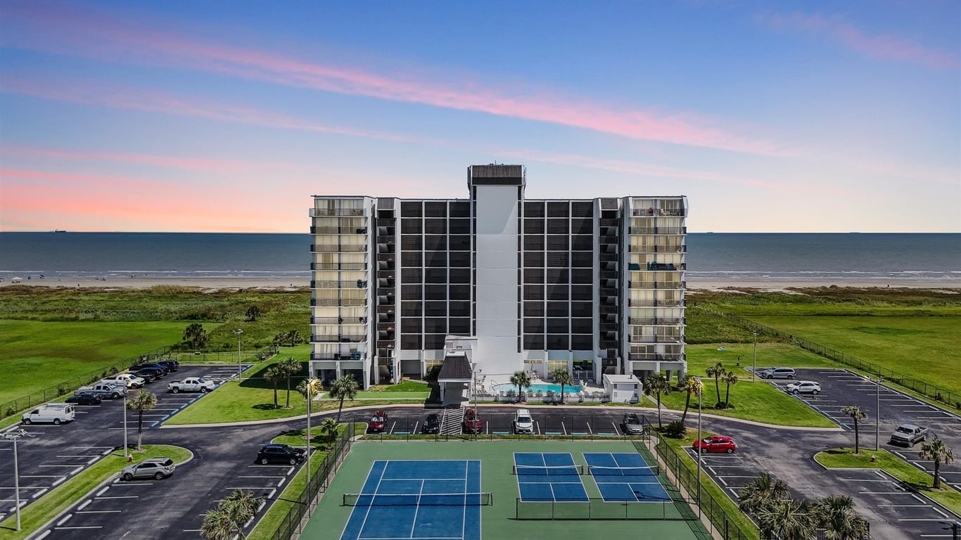 Galveston null-story, 2-bed 415 E Beach Drive 701-702-idx