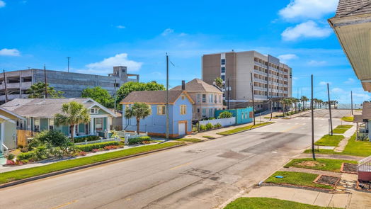 Galveston 2-story, 4-bed 2401 33rd Street-idx