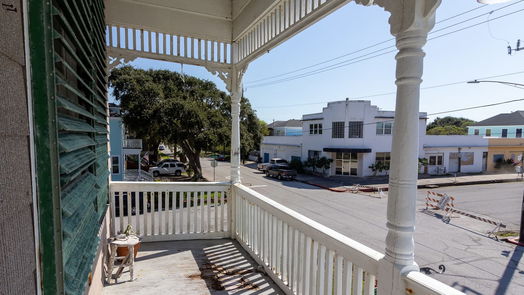 Galveston 2-story, 3-bed 1302 Avenue L-idx