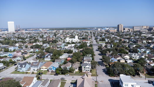 Galveston 2-story, 3-bed 1302 Avenue L-idx