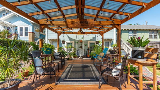 Galveston 2-story, 3-bed 4412 Avenue R 1/2-idx