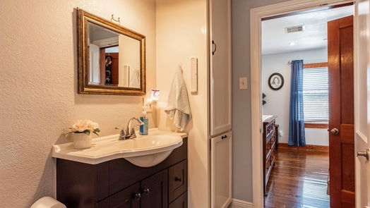 Galveston 2-story, 3-bed 4412 Avenue R 1/2-idx