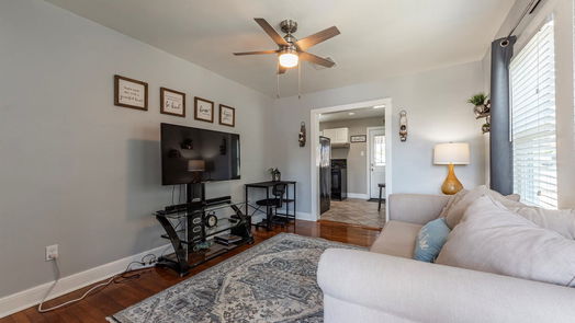 Galveston 2-story, 3-bed 4412 Avenue R 1/2-idx