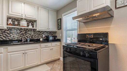 Galveston 2-story, 3-bed 4412 Avenue R 1/2-idx