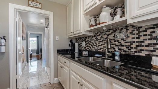 Galveston 2-story, 3-bed 4412 Avenue R 1/2-idx