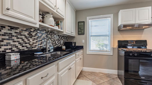 Galveston 2-story, 3-bed 4412 Avenue R 1/2-idx