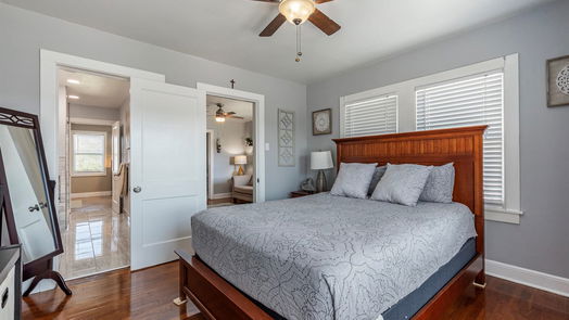 Galveston 2-story, 3-bed 4412 Avenue R 1/2-idx