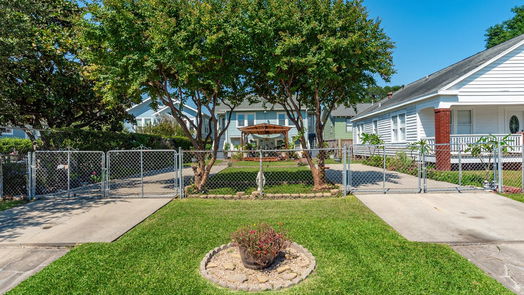 Galveston 2-story, 3-bed 4412 Avenue R 1/2-idx