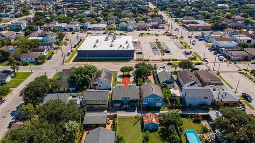 Galveston 2-story, 3-bed 4412 Avenue R 1/2-idx