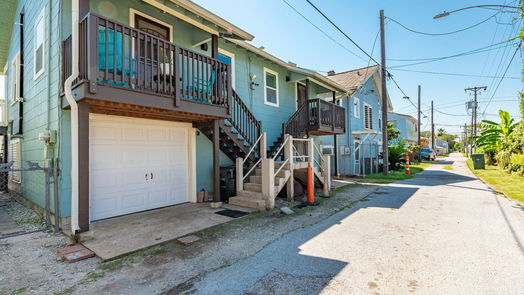 Galveston 2-story, 3-bed 4412 Avenue R 1/2-idx