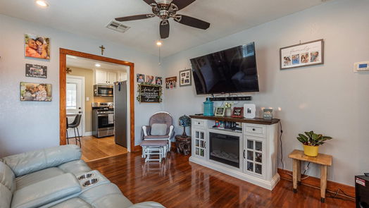 Galveston 2-story, 3-bed 4412 Avenue R 1/2-idx