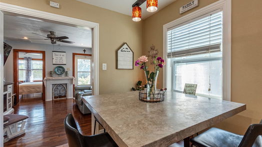 Galveston 2-story, 3-bed 4412 Avenue R 1/2-idx