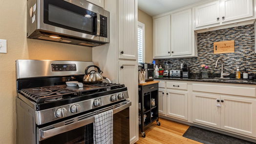 Galveston 2-story, 3-bed 4412 Avenue R 1/2-idx