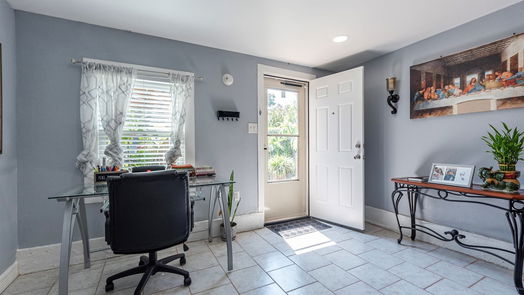 Galveston 2-story, 3-bed 4412 Avenue R 1/2-idx