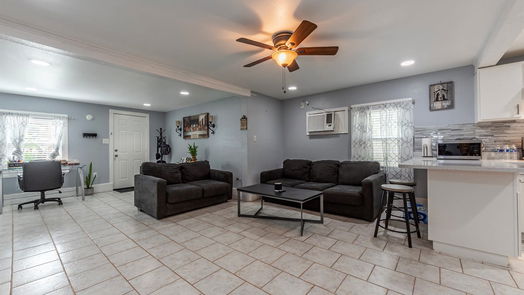 Galveston 2-story, 3-bed 4412 Avenue R 1/2-idx