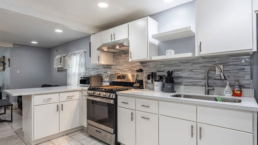 Galveston 2-story, 3-bed 4412 Avenue R 1/2-idx