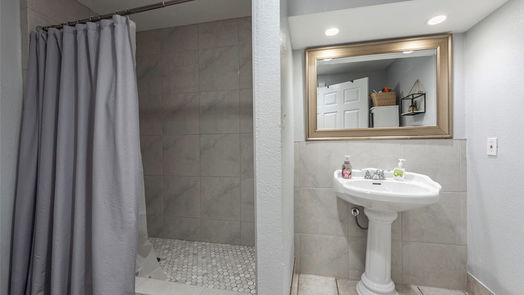 Galveston 2-story, 3-bed 4412 Avenue R 1/2-idx