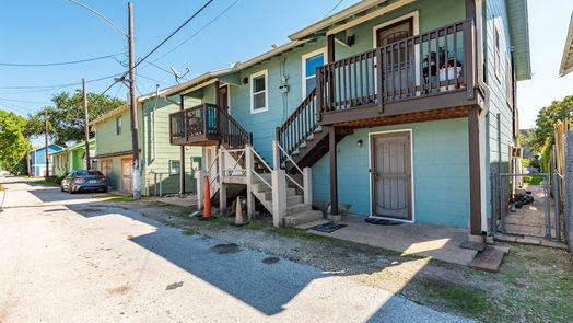 Galveston 2-story, 3-bed 4412 Avenue R 1/2-idx