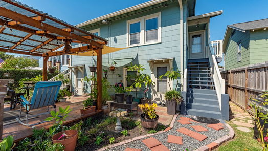 Galveston 2-story, 3-bed 4412 Avenue R 1/2-idx