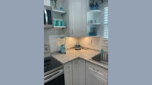Galveston 2-story, 3-bed 4013 Ave N 1/2-idx