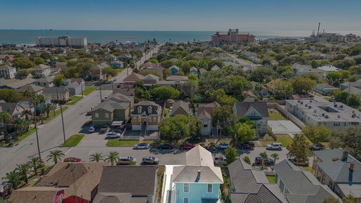 Galveston 2-story, 4-bed 1910 Avenue M 1/2-idx