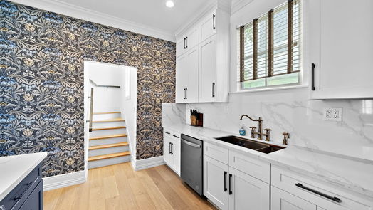 Galveston 2-story, 4-bed 1910 Avenue M 1/2-idx