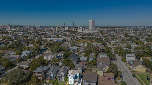 Galveston 2-story, 4-bed 1910 Avenue M 1/2-idx