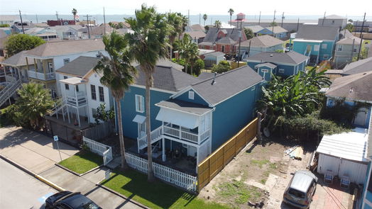 Galveston 2-story, 2-bed 1623 Avenue N 1/2-idx