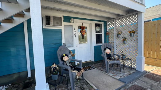 Galveston 2-story, 2-bed 1623 Avenue N 1/2-idx