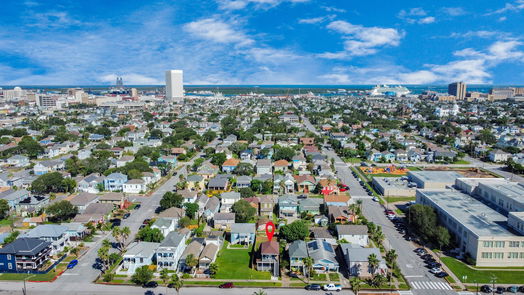 Galveston 2-story, 3-bed 1614 Avenue N 1/2-idx